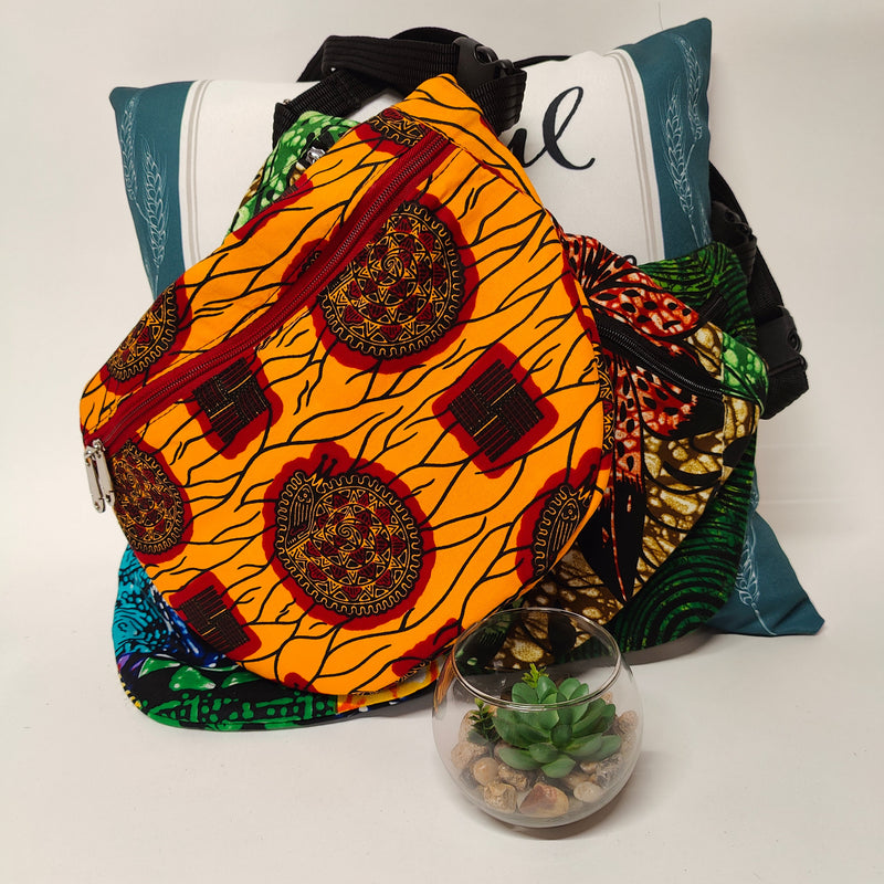 Colorful fanny bag with geometric patterns 
