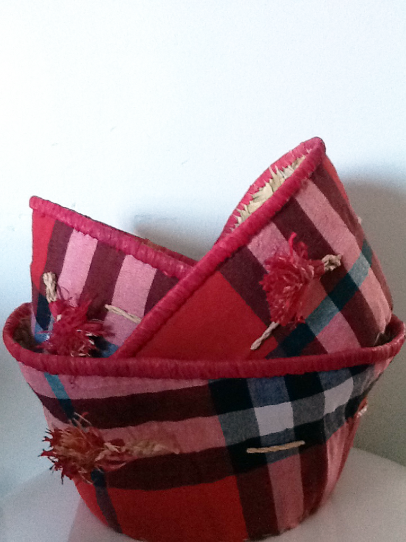 Fuchsia Raffia baskets (Set of 3)